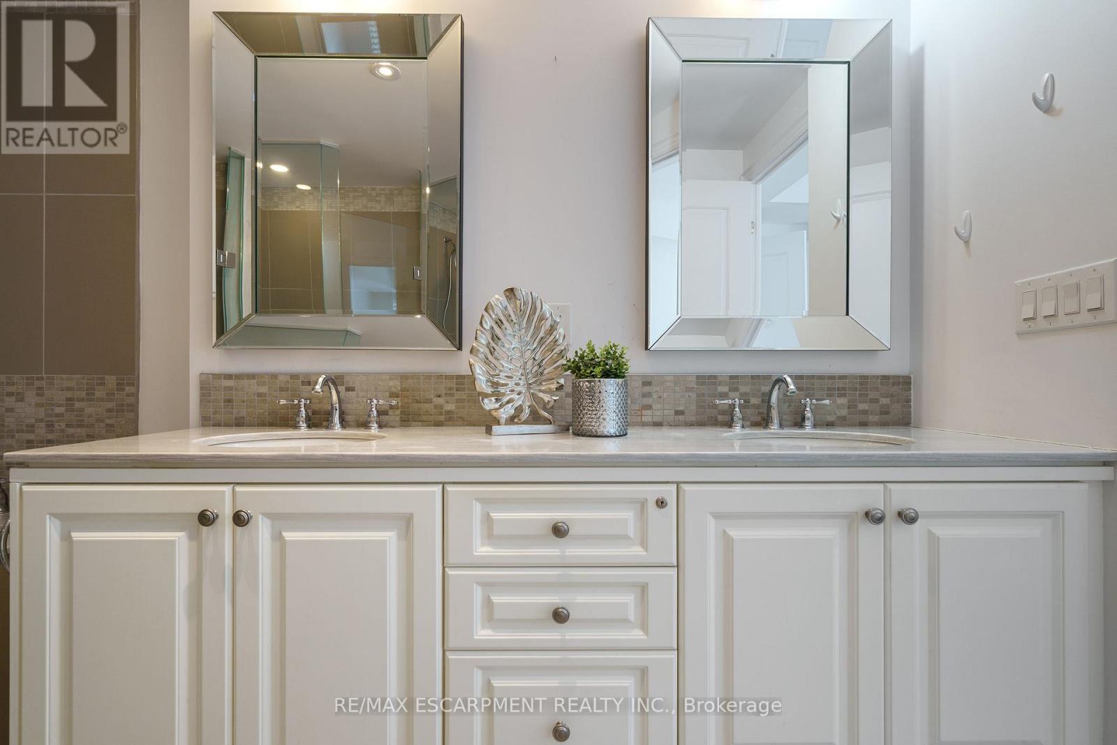 307 - 3500 Lakeshore Road W, Oakville, Ontario L6L 0B5 - Photo 18 - W12521326