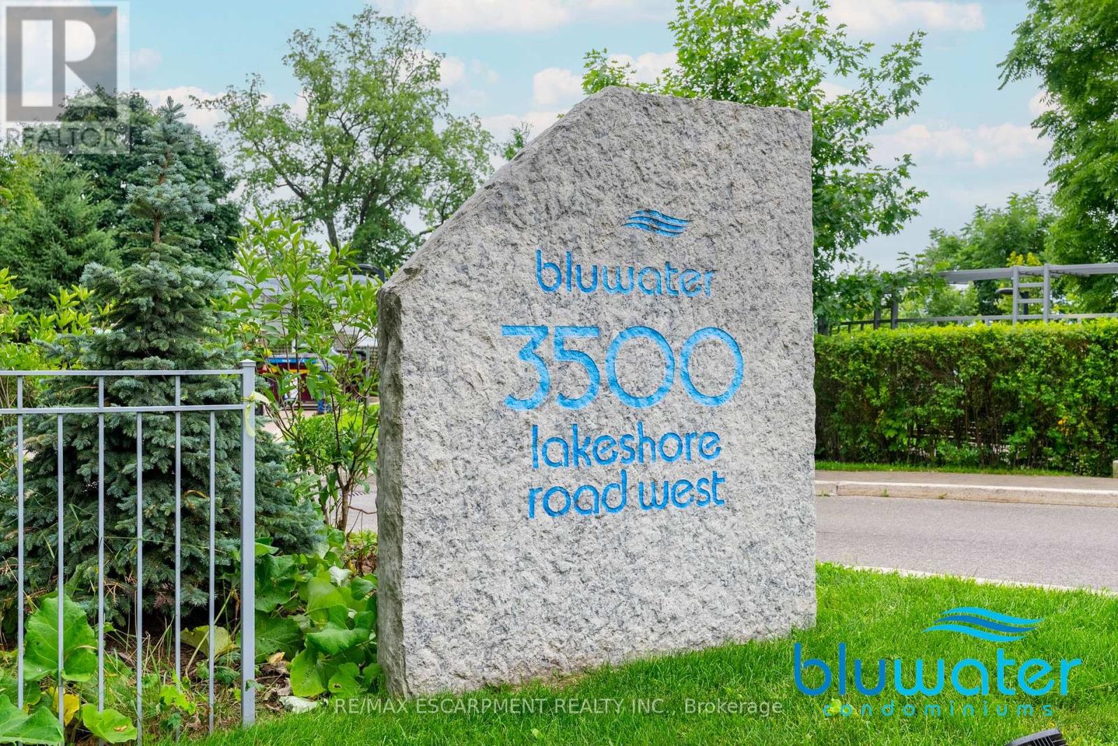 307 - 3500 Lakeshore Road W, Oakville, Ontario L6L 0B5 - Photo 2 - W12521326