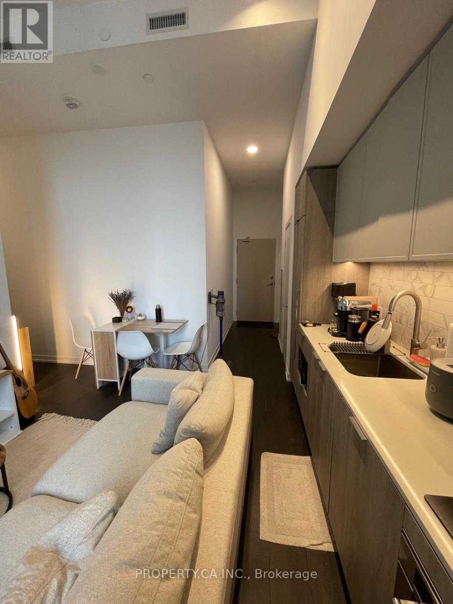 1019 - 2020 Bathurst Street, Toronto, Ontario  M5P 0A6 - Photo 3 - C12522346