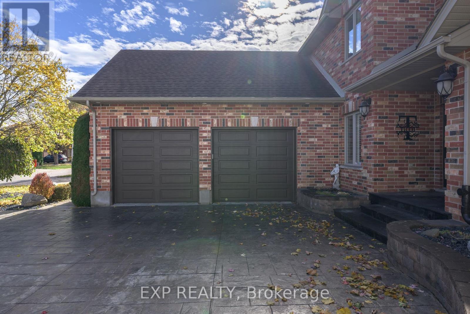 22 Farmhouse Road, London East, Ontario  N5Y 5M4 - Photo 2 - X12522448