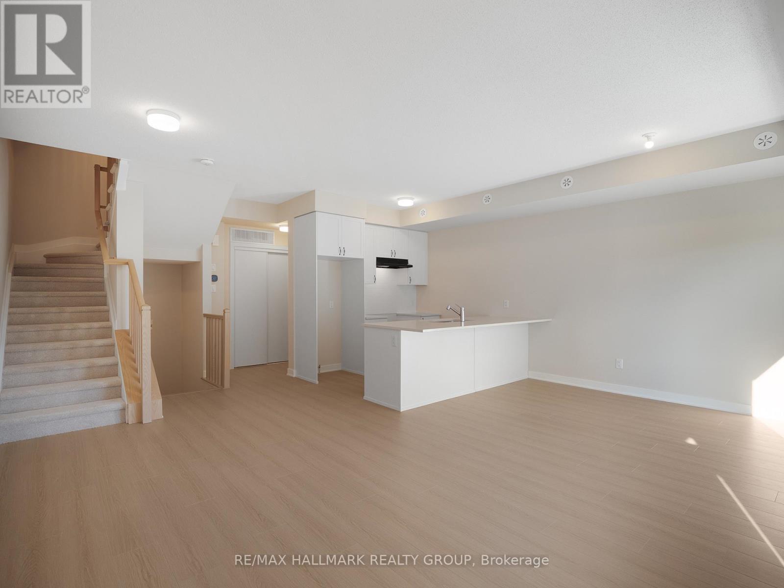 420 Mishi Private, Ottawa, Ontario  K1K 0P2 - Photo 2 - X12522430