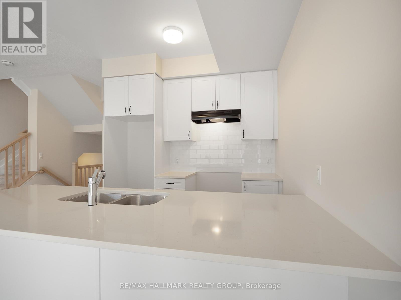 420 Mishi Private, Ottawa, Ontario  K1K 0P2 - Photo 4 - X12522430