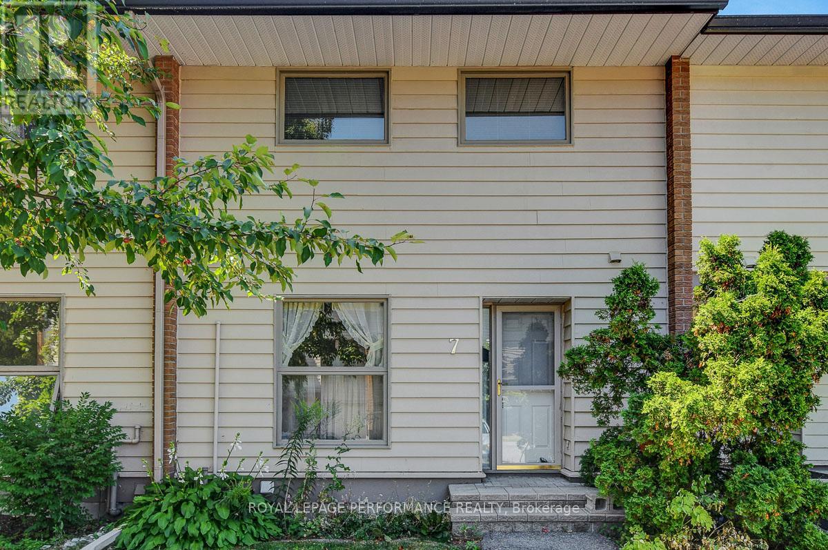7 CARMICHAEL COURT, Ottawa, Ontario