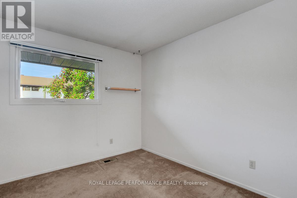 7 Carmichael Court, Ottawa, Ontario  K2K 1K1 - Photo 18 - X12522476