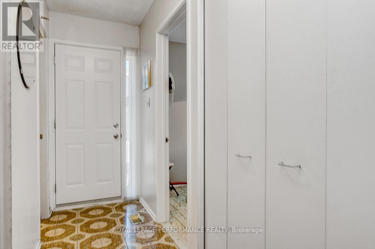 7 Carmichael Court, Ottawa, Ontario  K2K 1K1 - Photo 2 - X12522476