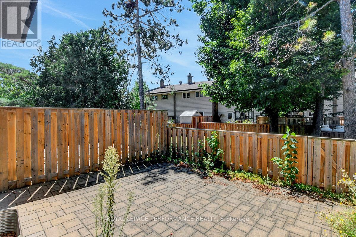 7 Carmichael Court, Ottawa, Ontario  K2K 1K1 - Photo 20 - X12522476