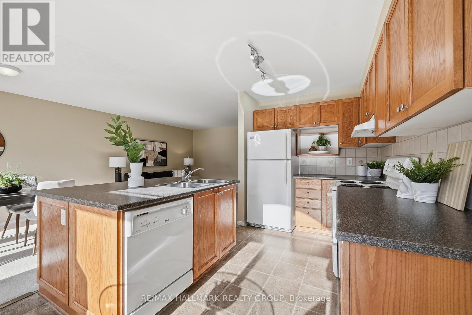 204 Greenridge Street, Ottawa, Ontario  K1C 7R3 - Photo 14 - X12522574