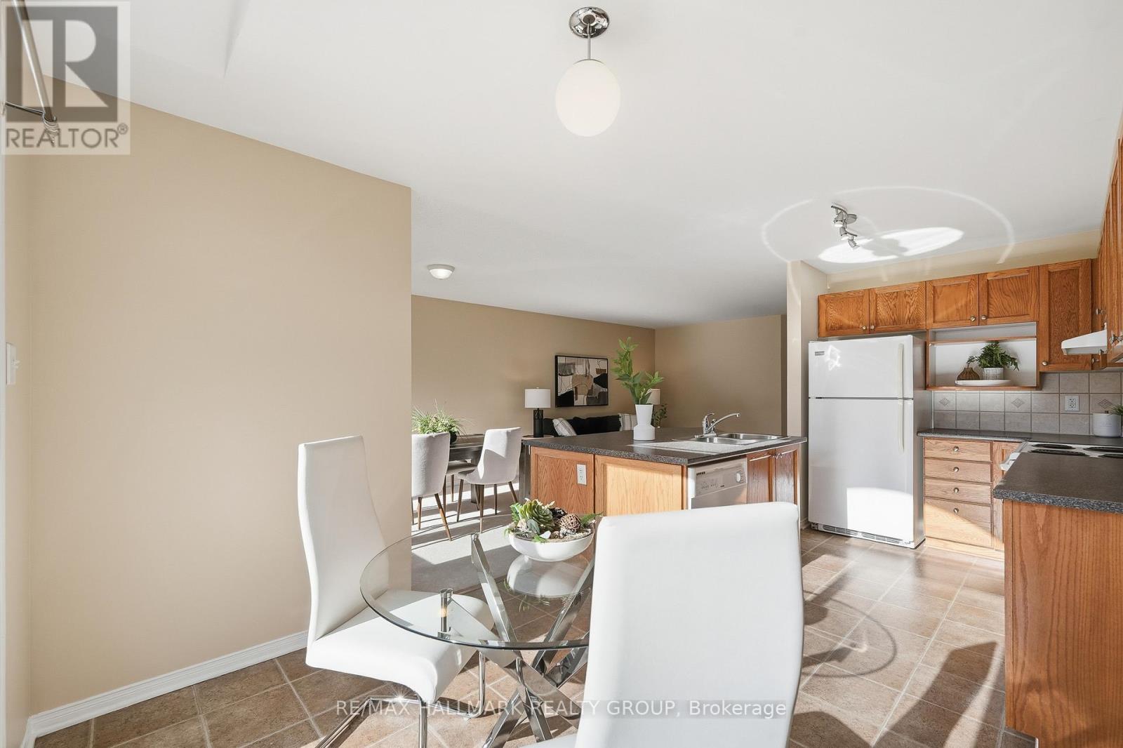 204 Greenridge Street, Ottawa, Ontario  K1C 7R3 - Photo 17 - X12522574