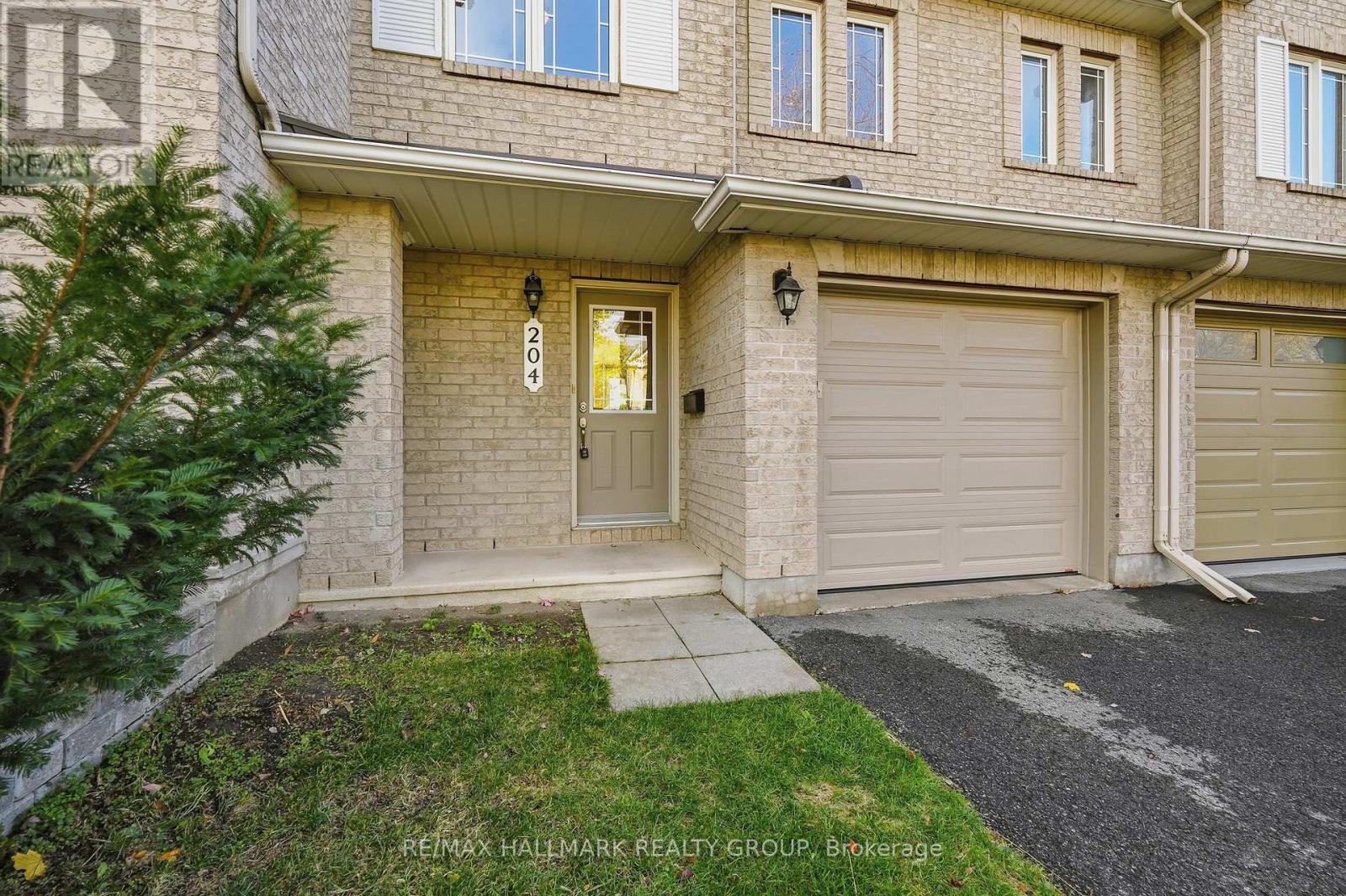 204 Greenridge Street, Ottawa, Ontario  K1C 7R3 - Photo 2 - X12522574