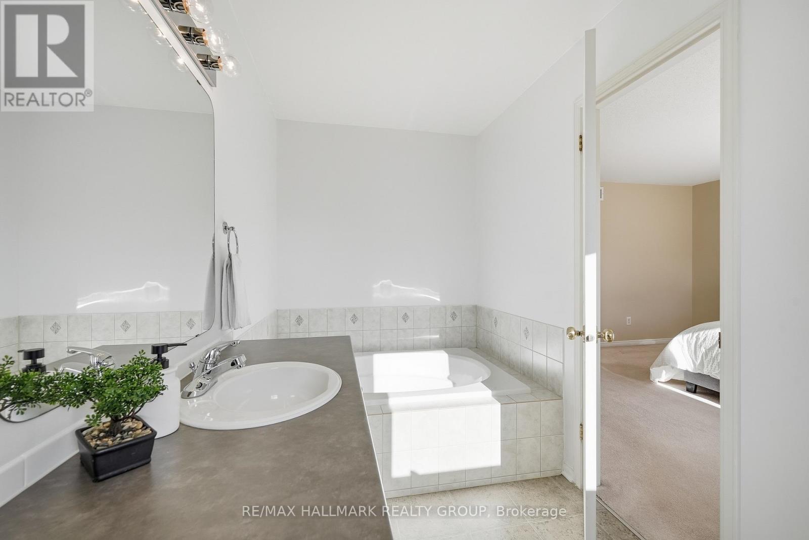 204 Greenridge Street, Ottawa, Ontario  K1C 7R3 - Photo 21 - X12522574