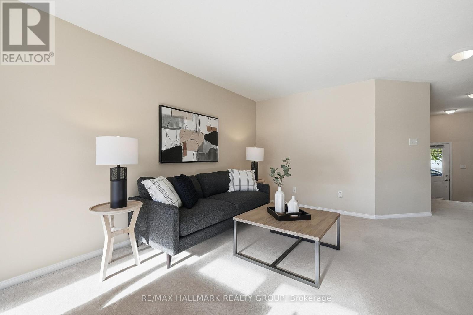 204 Greenridge Street, Ottawa, Ontario  K1C 7R3 - Photo 7 - X12522574