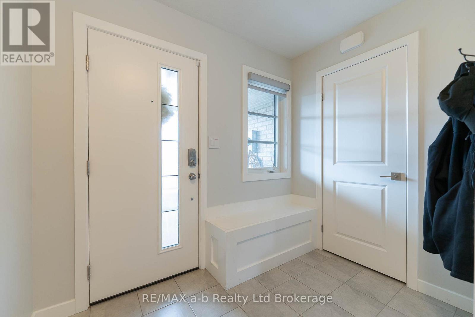 109 Denrich Avenue, Tillsonburg, Ontario  N4G 0H1 - Photo 5 - X12522410