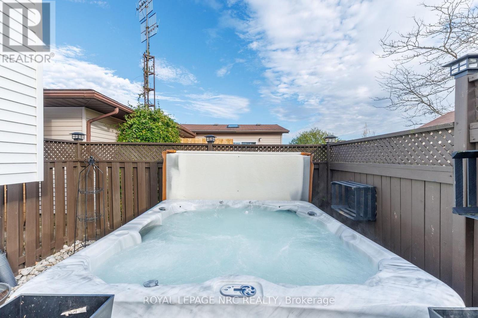 2455 Coral Avenue, Fort Erie, Ontario  L0S 1S0 - Photo 13 - X12522364