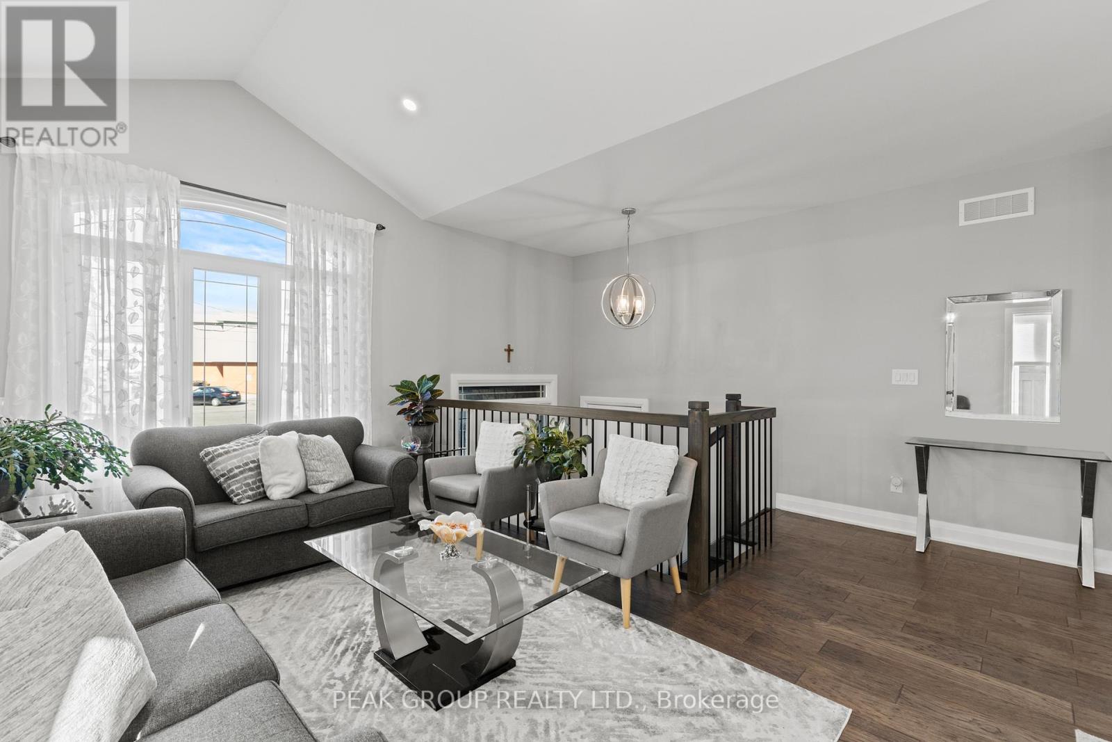 398 Aqueduct Street, Welland, Ontario  L3C 0H3 - Photo 8 - X12522426