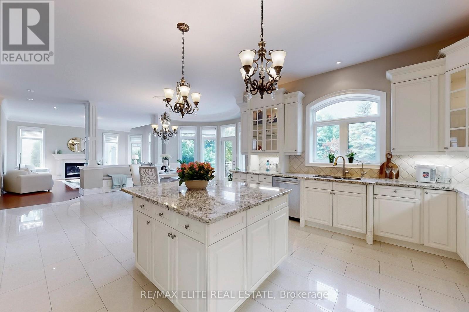 59 Carisbrooke Circle, Aurora, Ontario  L4G 0K4 - Photo 10 - N12522264