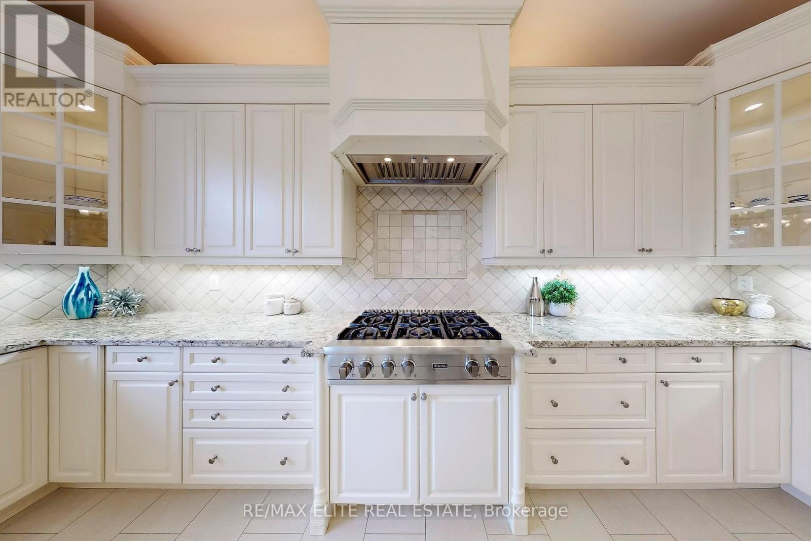 59 Carisbrooke Circle, Aurora, Ontario  L4G 0K4 - Photo 12 - N12522264