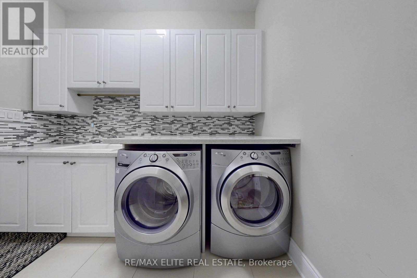 59 Carisbrooke Circle, Aurora, Ontario  L4G 0K4 - Photo 19 - N12522264