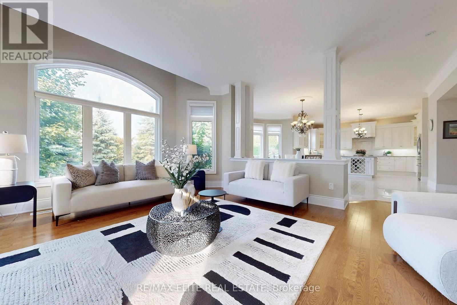 59 Carisbrooke Circle, Aurora, Ontario  L4G 0K4 - Photo 2 - N12522264