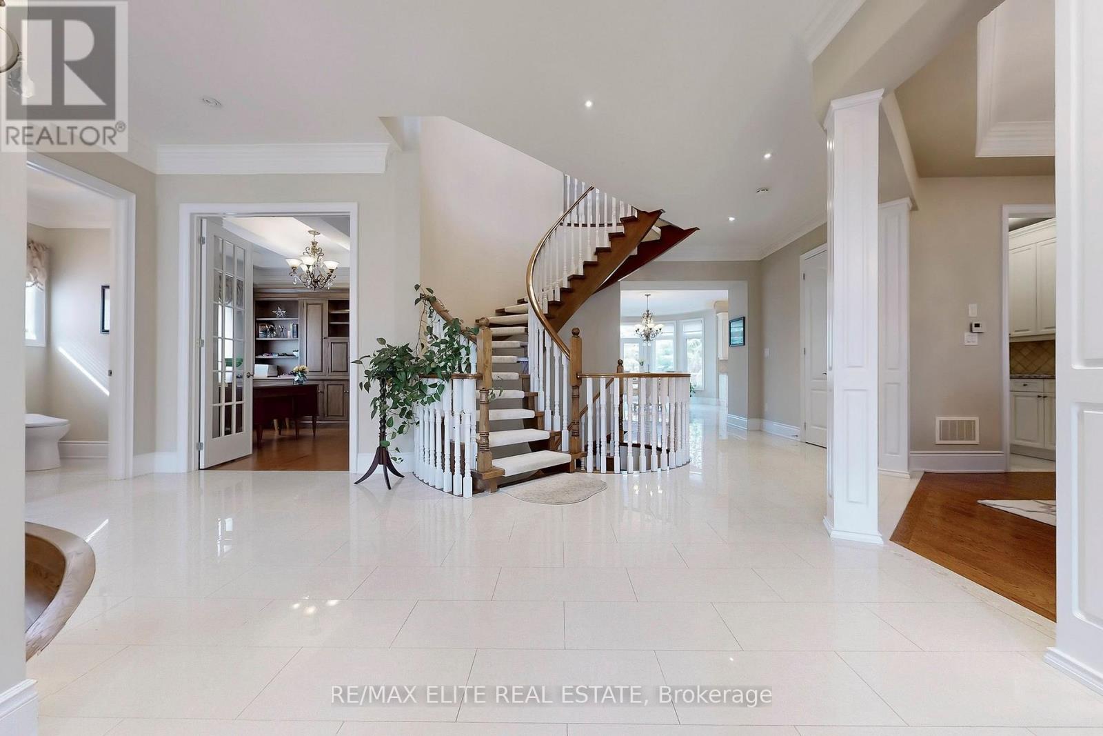 59 Carisbrooke Circle, Aurora, Ontario  L4G 0K4 - Photo 21 - N12522264