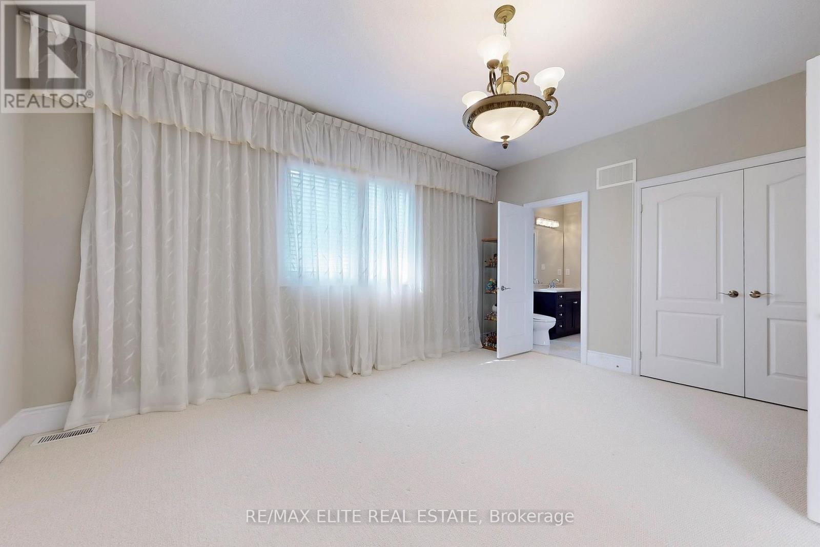 59 Carisbrooke Circle, Aurora, Ontario  L4G 0K4 - Photo 35 - N12522264