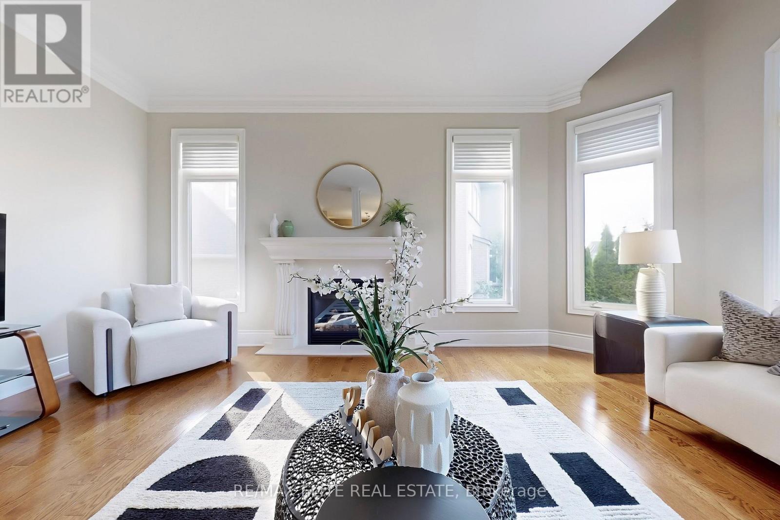 59 Carisbrooke Circle, Aurora, Ontario  L4G 0K4 - Photo 4 - N12522264