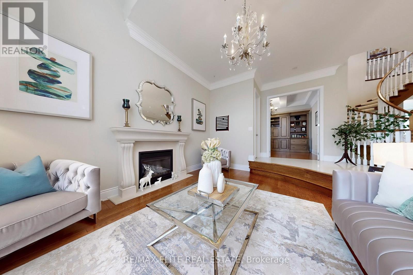 59 Carisbrooke Circle, Aurora, Ontario  L4G 0K4 - Photo 7 - N12522264