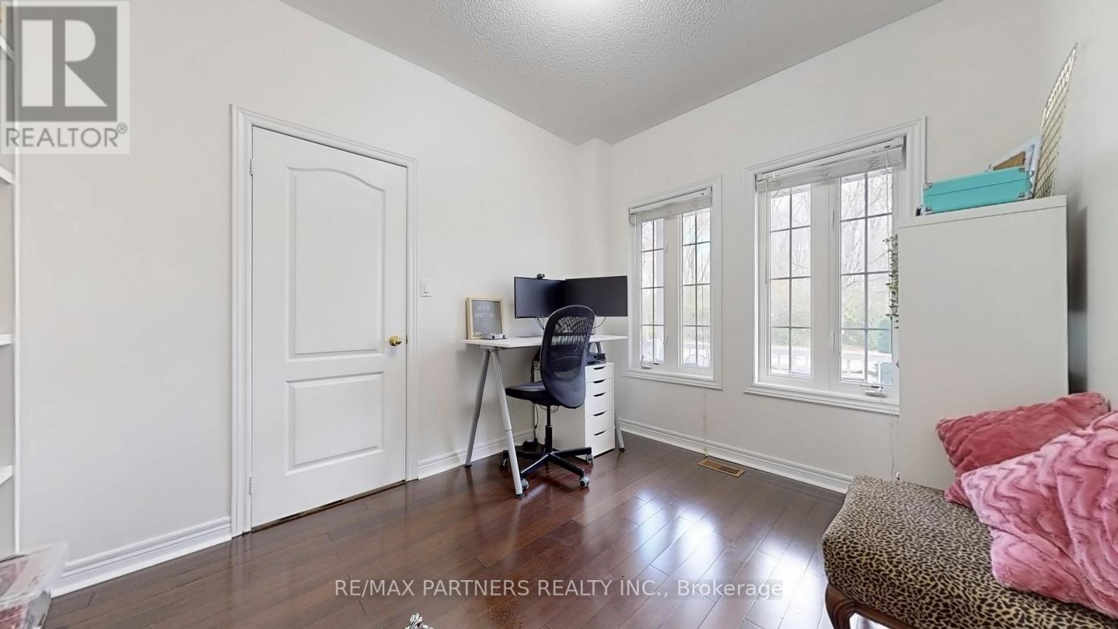 240 Swan Park Road, Markham, Ontario L6E 0B1 - Photo 5 - N12522302