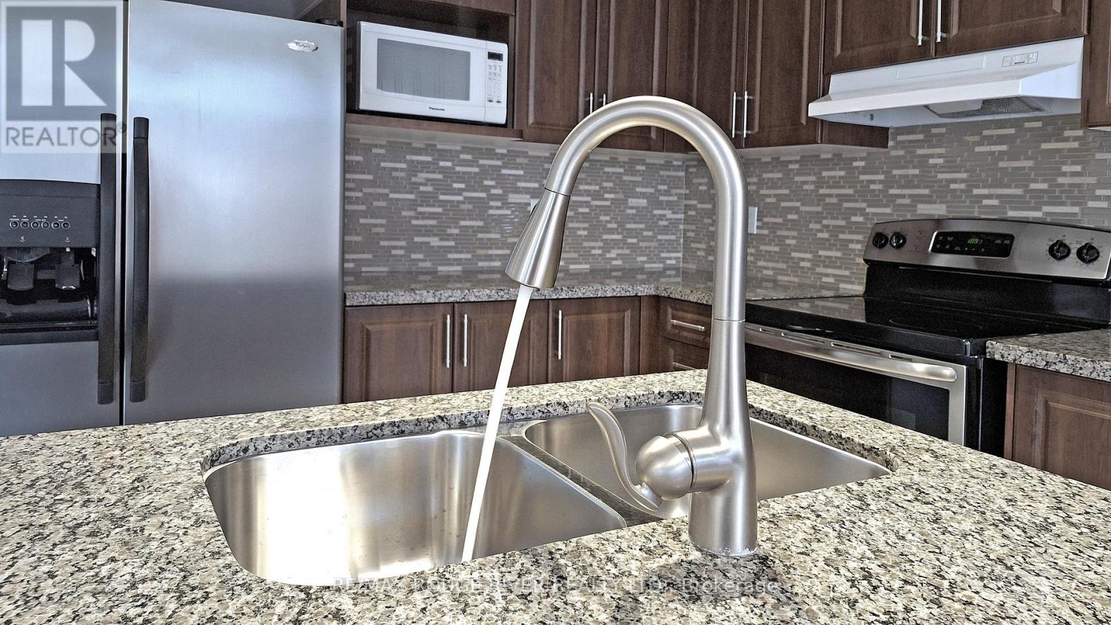 2732 Donald Cousens Parkway, Markham, Ontario  L6B 0X9 - Photo 18 - N12522344