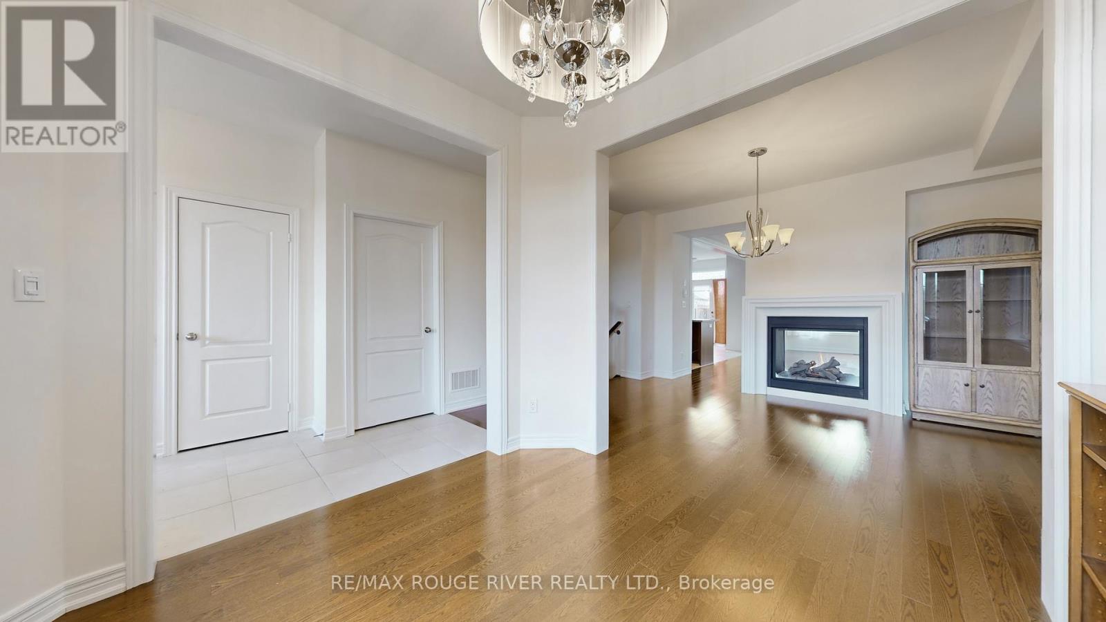 2732 Donald Cousens Parkway, Markham, Ontario  L6B 0X9 - Photo 6 - N12522344