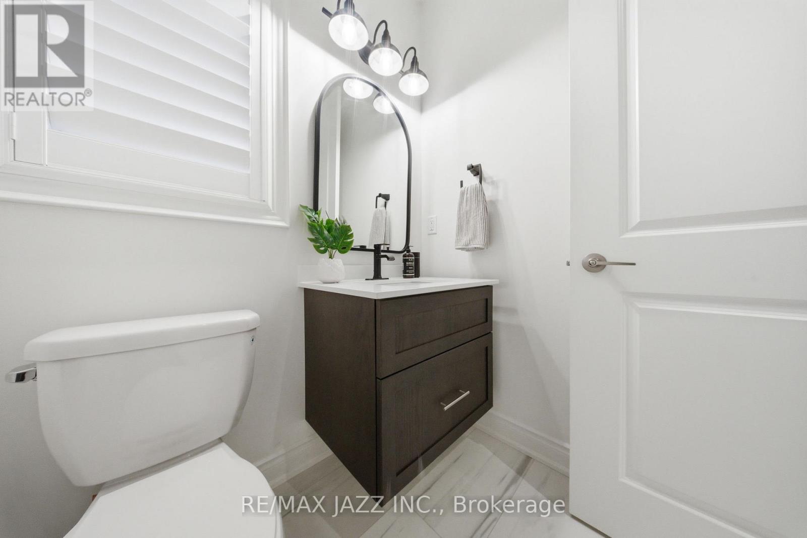 127 Laing Drive, Whitby, Ontario  L1P 0N5 - Photo 5 - E12522570