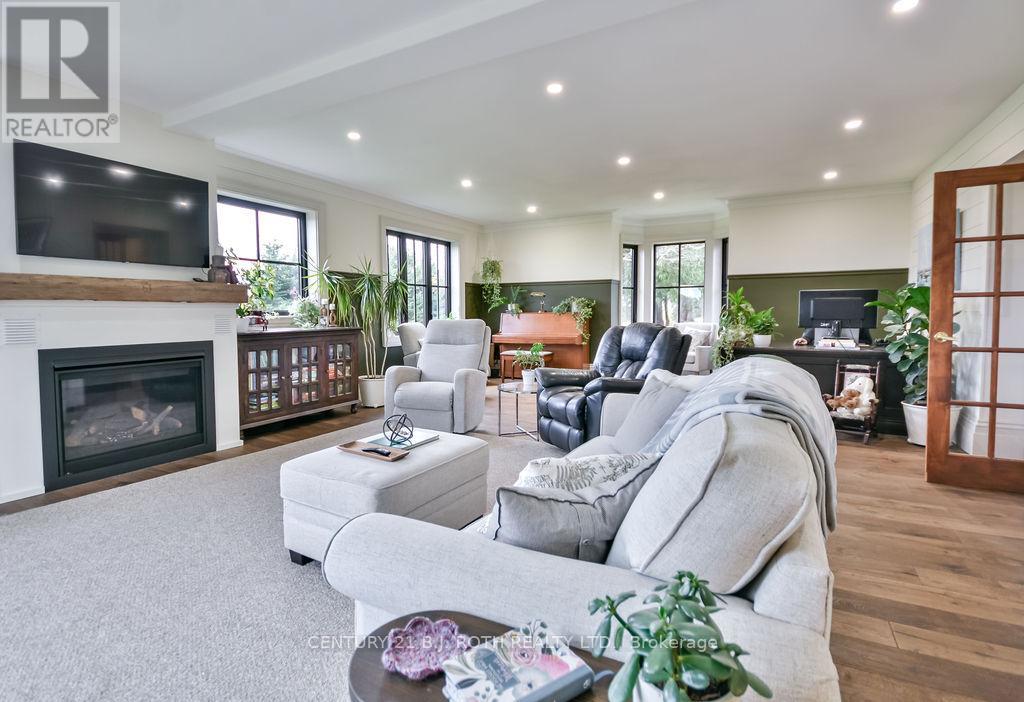 1803 Old Second Road N, Springwater, Ontario L0L 2K0 - Photo 21 - S12522312