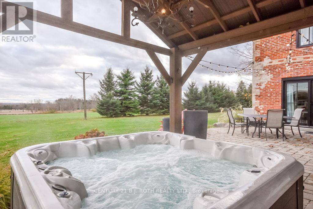 1803 Old Second Road N, Springwater, Ontario L0L 2K0 - Photo 45 - S12522312