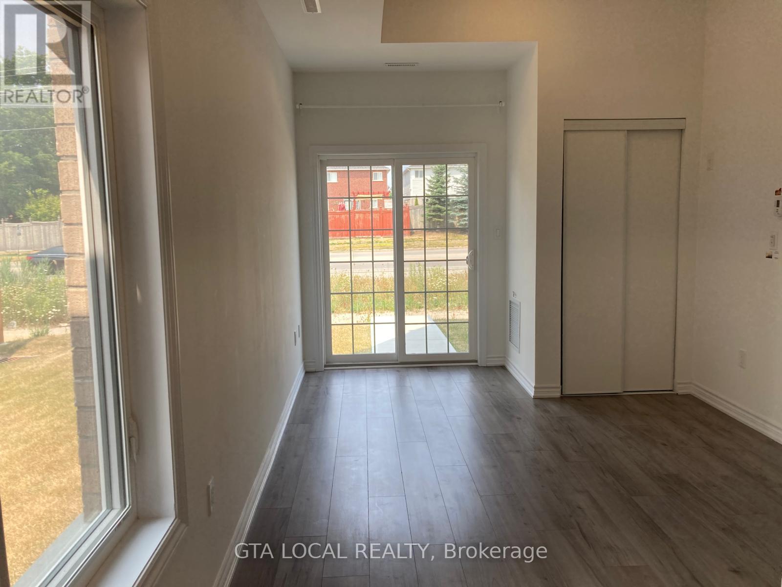 31 Pumpkin Corner Crescent, Barrie, Ontario  L9J 0C2 - Photo 2 - S12522330