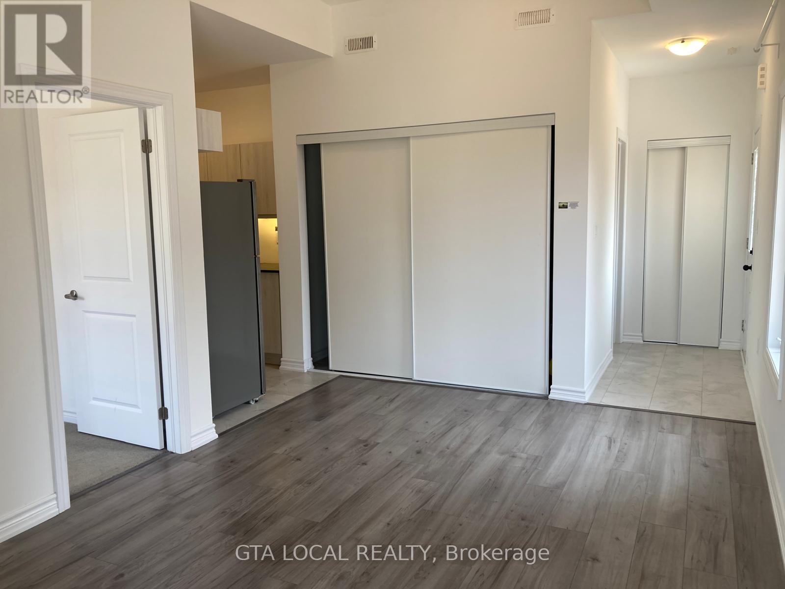 31 Pumpkin Corner Crescent, Barrie, Ontario  L9J 0C2 - Photo 4 - S12522330