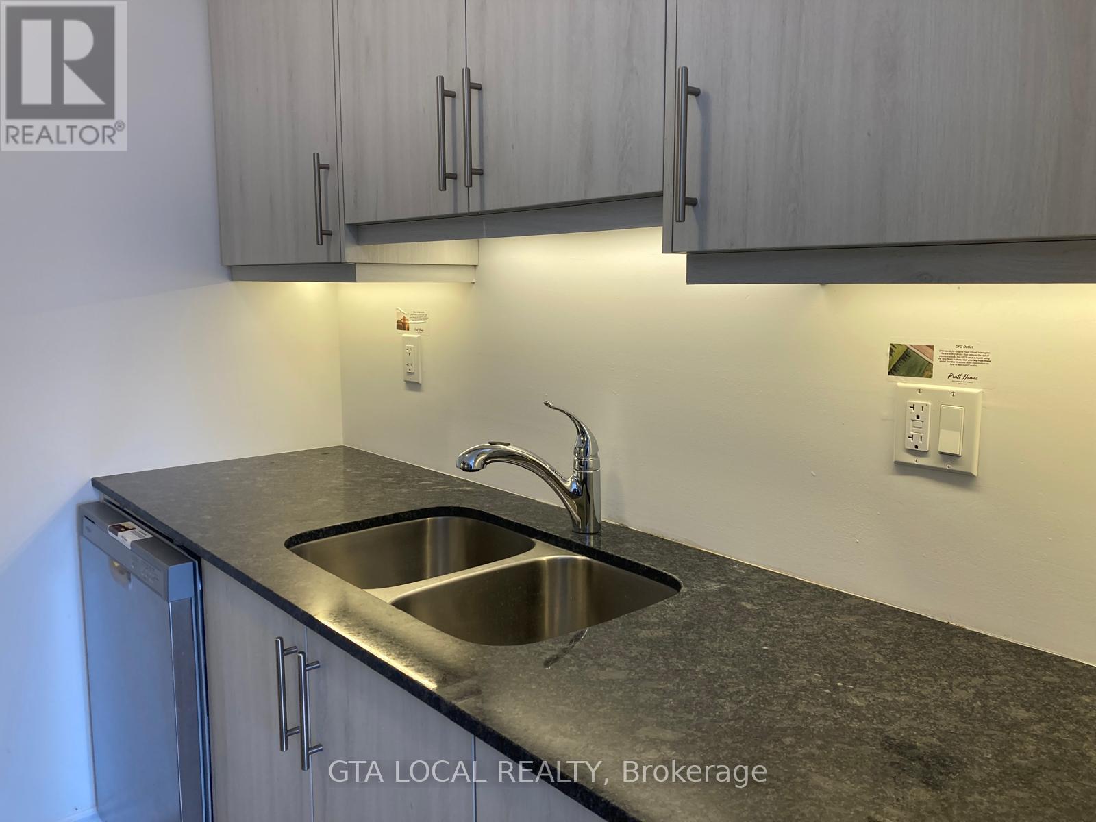 31 Pumpkin Corner Crescent, Barrie, Ontario  L9J 0C2 - Photo 5 - S12522330