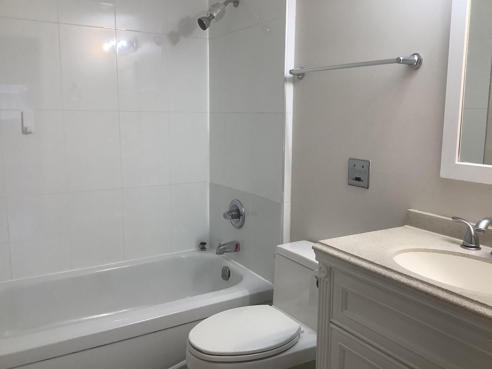 223 1850 E Southmere Crescent, Surrey, British Columbia  V4A 6Y6 - Photo 10 - R3064522