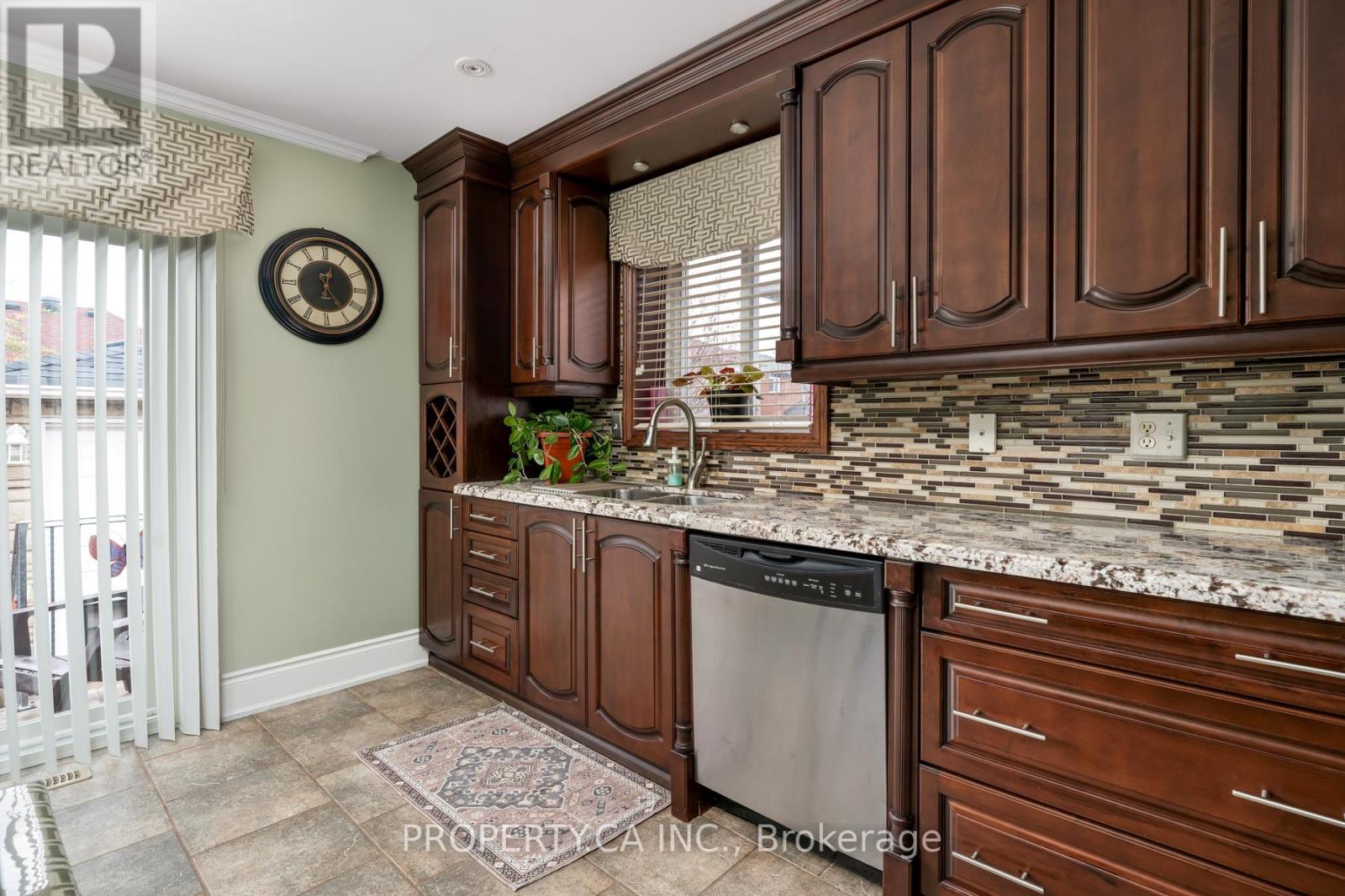 12 Suncrest Drive, Brampton, Ontario  L6X 4L6 - Photo 14 - W12522200