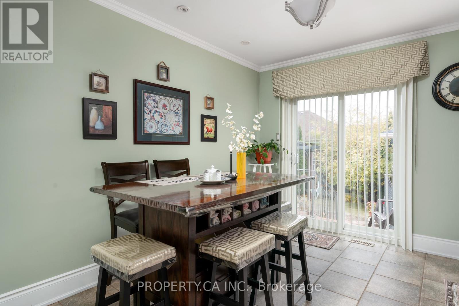 12 Suncrest Drive, Brampton, Ontario  L6X 4L6 - Photo 15 - W12522200