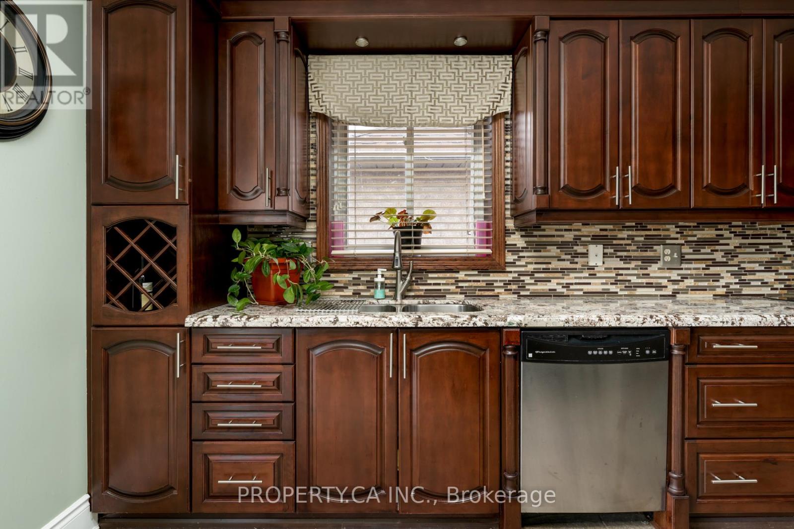 12 Suncrest Drive, Brampton, Ontario  L6X 4L6 - Photo 16 - W12522200