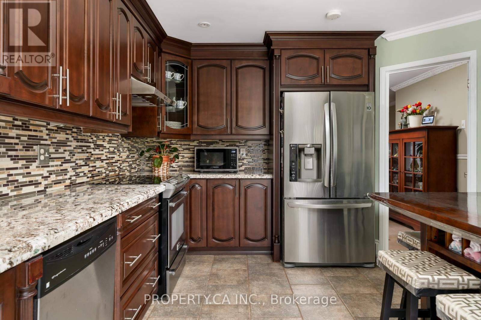 12 Suncrest Drive, Brampton, Ontario  L6X 4L6 - Photo 18 - W12522200