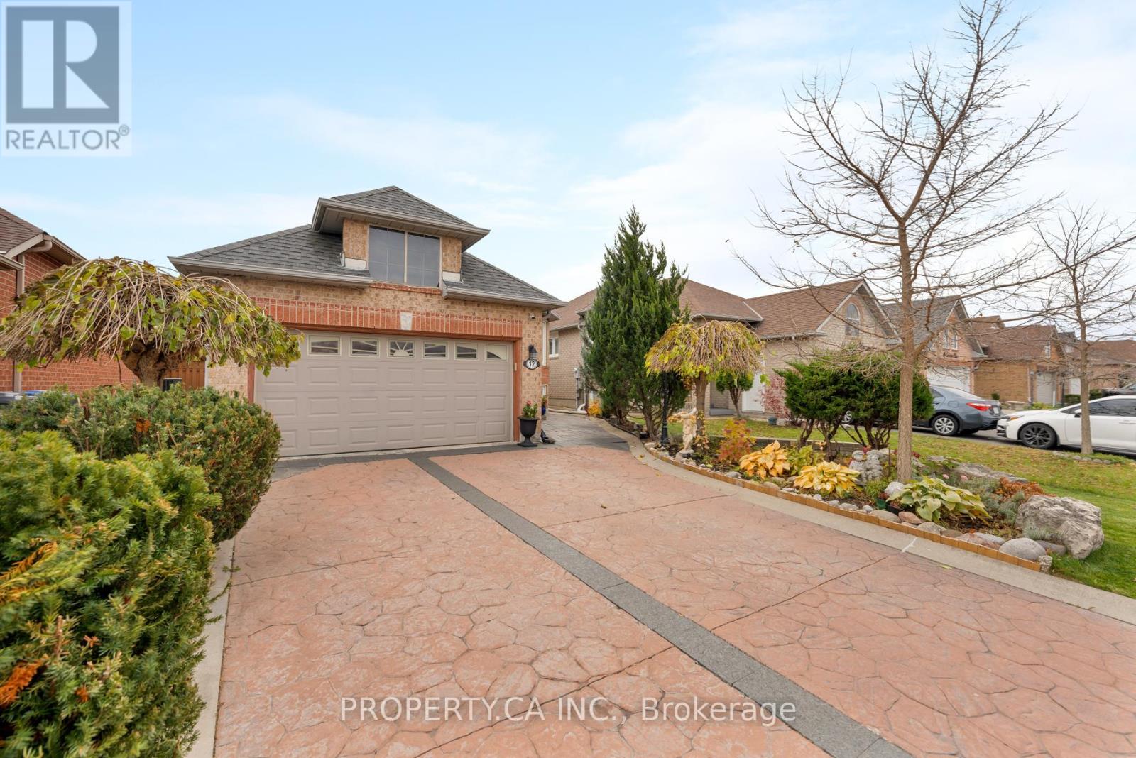 12 Suncrest Drive, Brampton, Ontario  L6X 4L6 - Photo 2 - W12522200