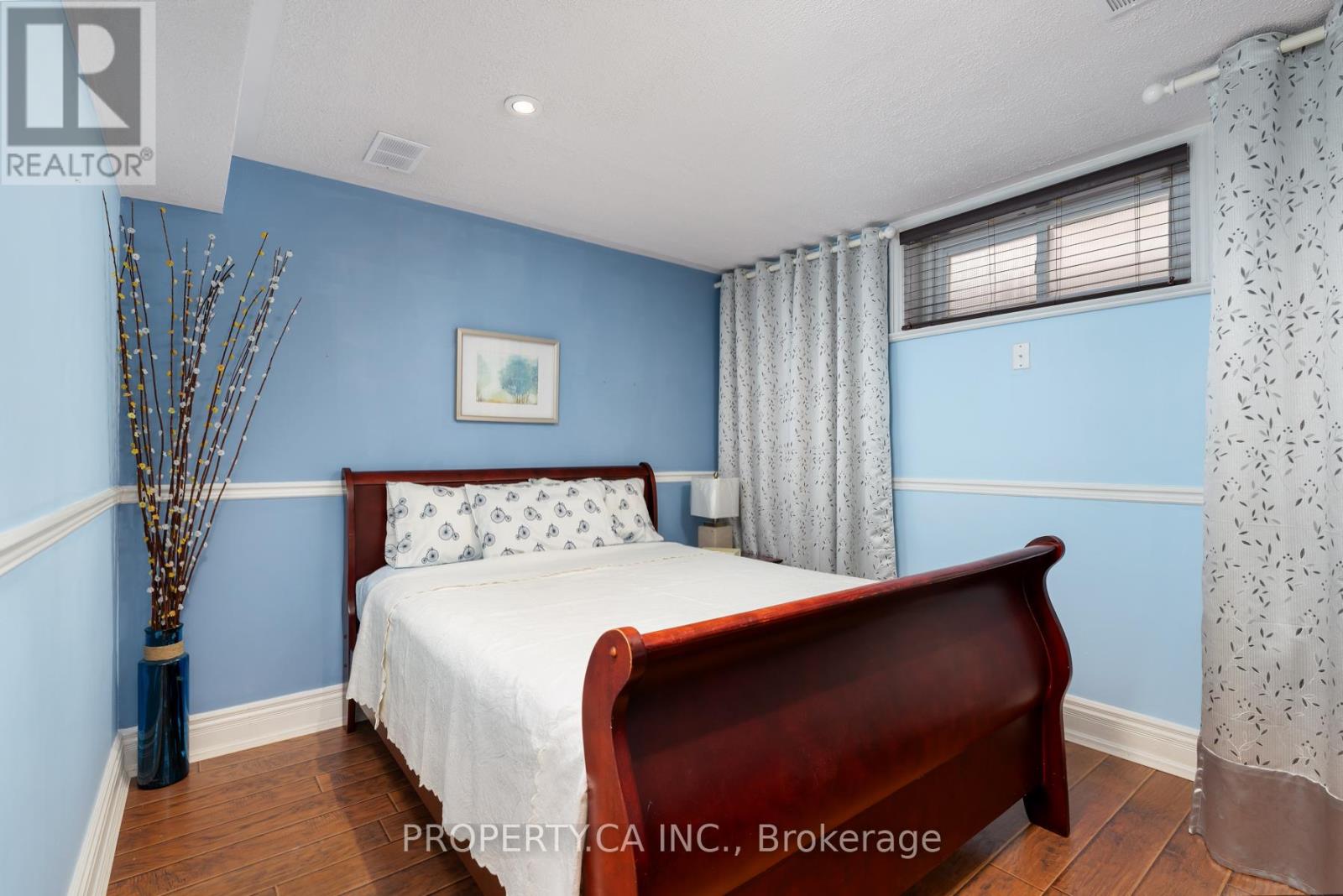 12 Suncrest Drive, Brampton, Ontario  L6X 4L6 - Photo 34 - W12522200