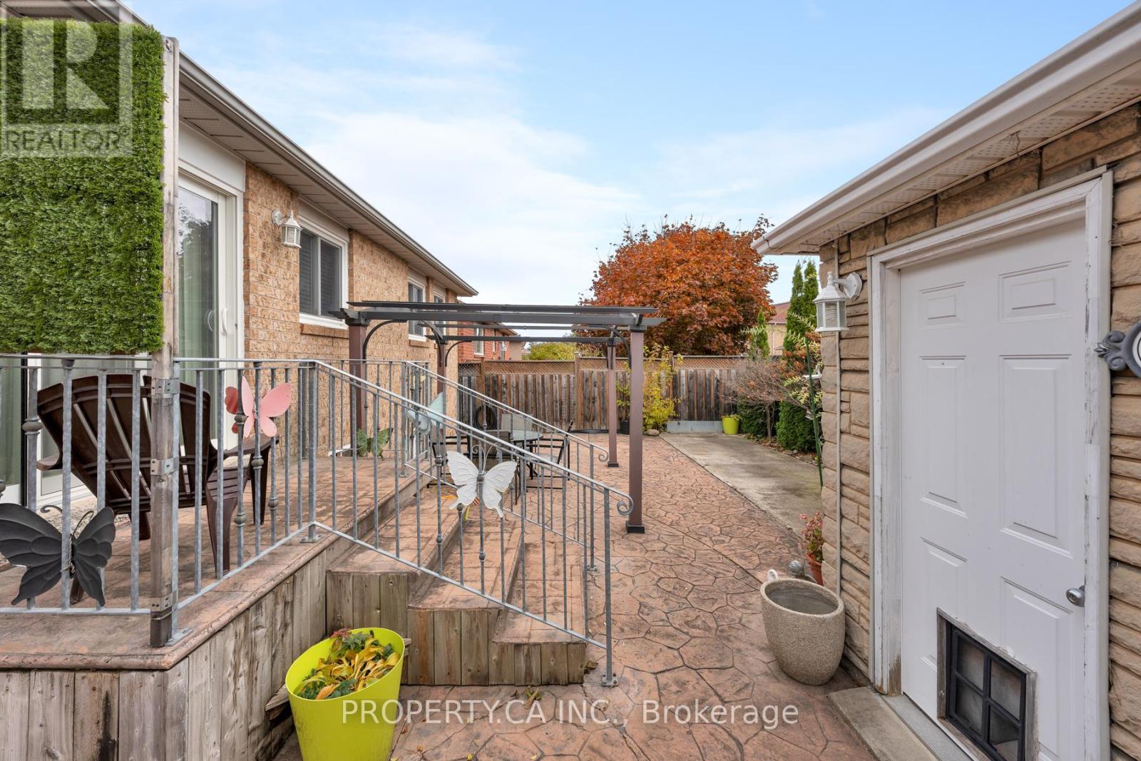 12 Suncrest Drive, Brampton, Ontario  L6X 4L6 - Photo 43 - W12522200