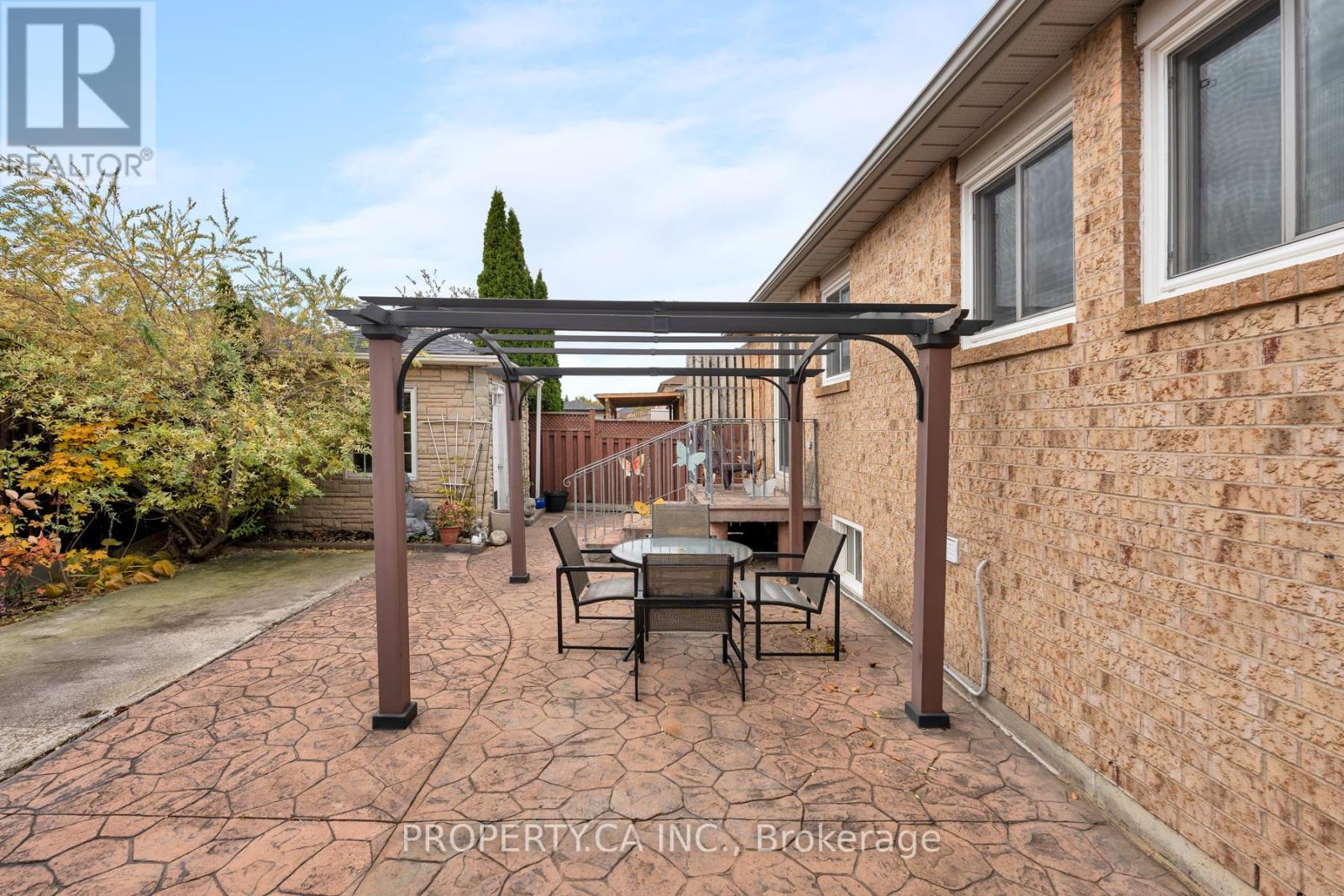 12 Suncrest Drive, Brampton, Ontario  L6X 4L6 - Photo 46 - W12522200