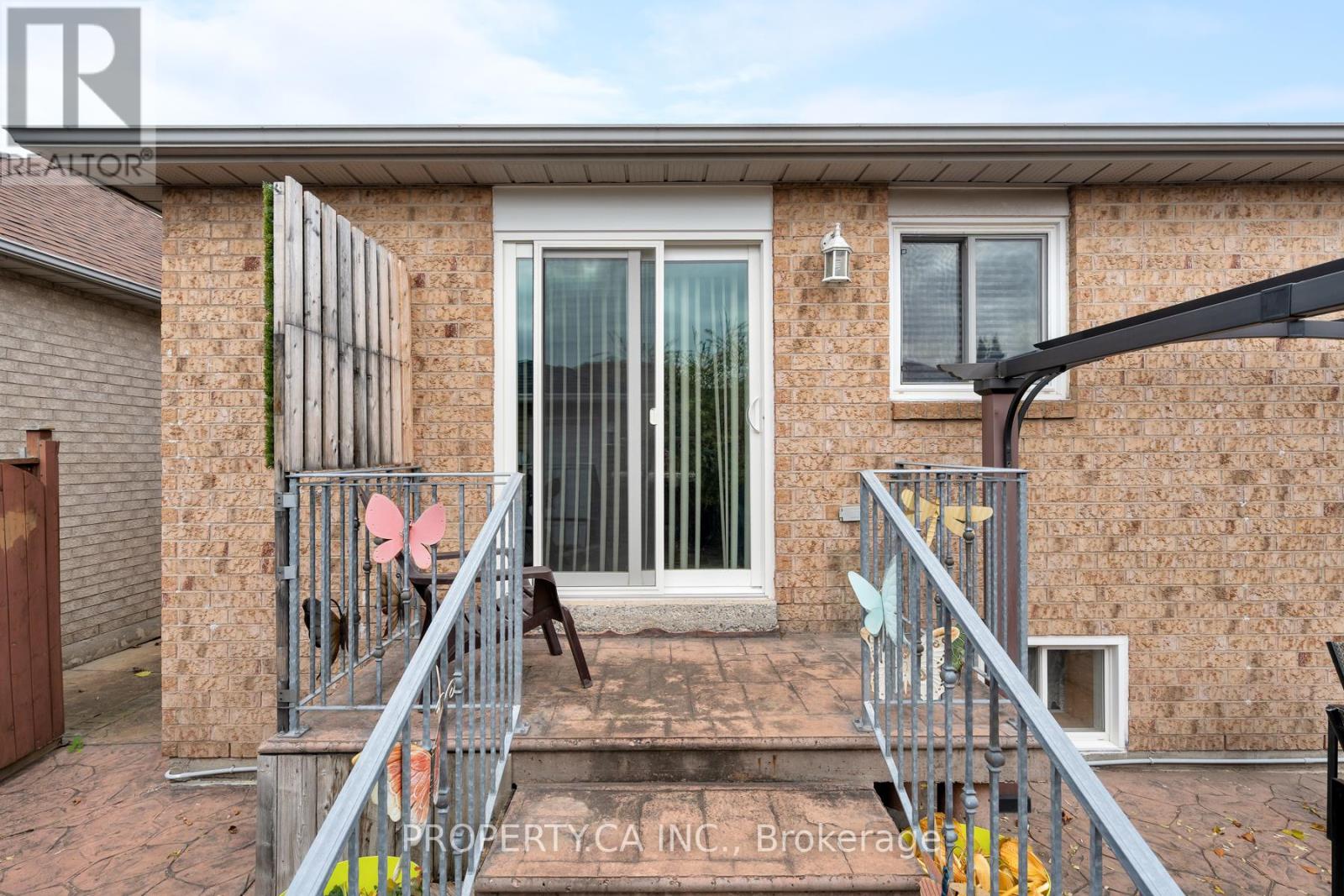 12 Suncrest Drive, Brampton, Ontario  L6X 4L6 - Photo 48 - W12522200