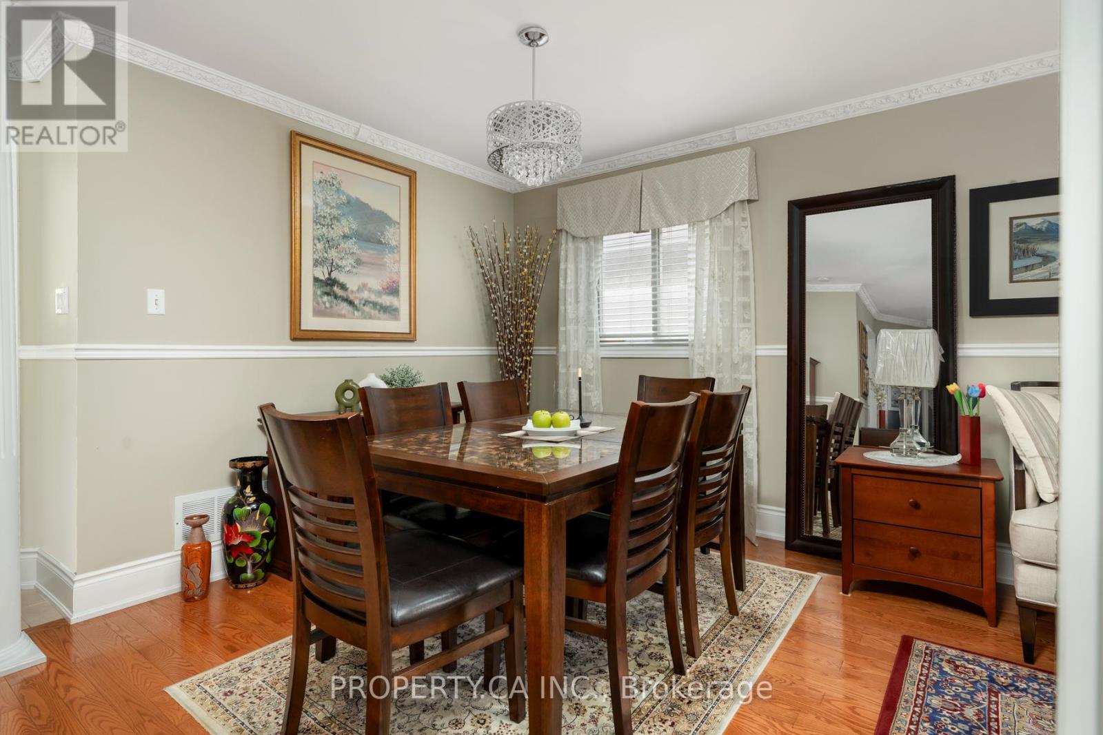 12 Suncrest Drive, Brampton, Ontario  L6X 4L6 - Photo 9 - W12522200