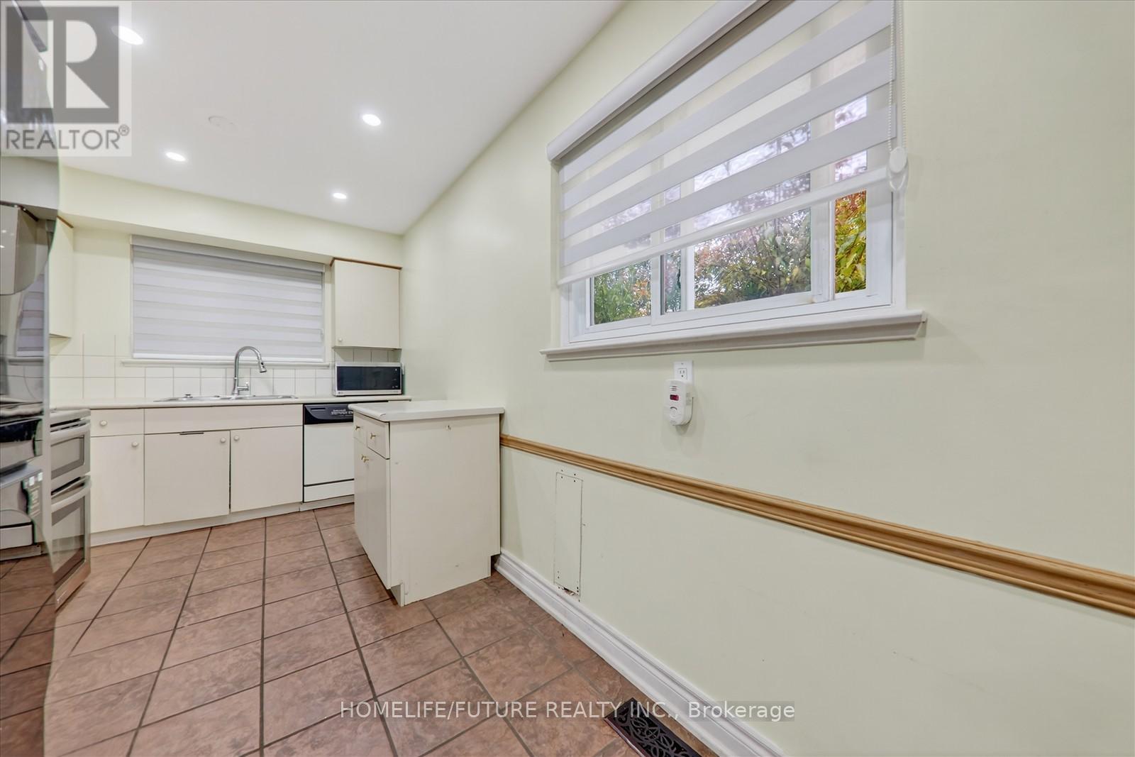 336 Bartley Bull Parkway, Brampton, Ontario  L6W 2L3 - Photo 11 - W12522228