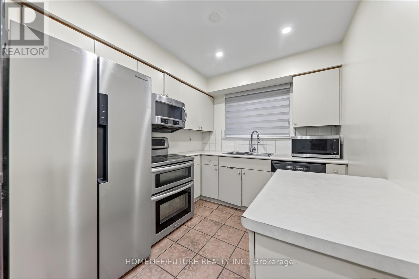 336 Bartley Bull Parkway, Brampton, Ontario  L6W 2L3 - Photo 13 - W12522228