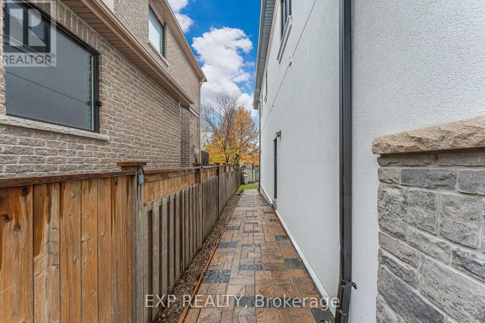 Bsmt - 330 Maple Avenue, Halton Hills, Ontario  L7G 1X1 - Photo 2 - W12522232