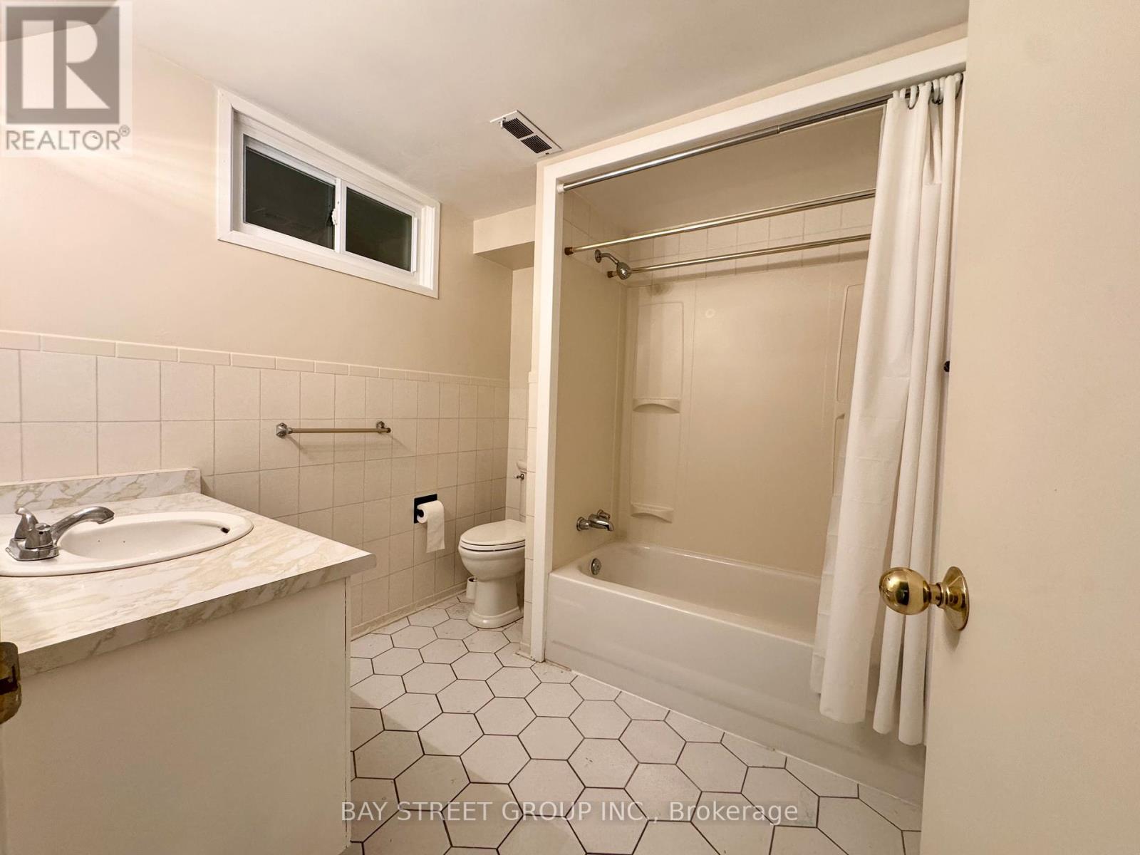 Lower - 3136 Victoria Street, Oakville, Ontario  L6L 1K2 - Photo 10 - W12522262